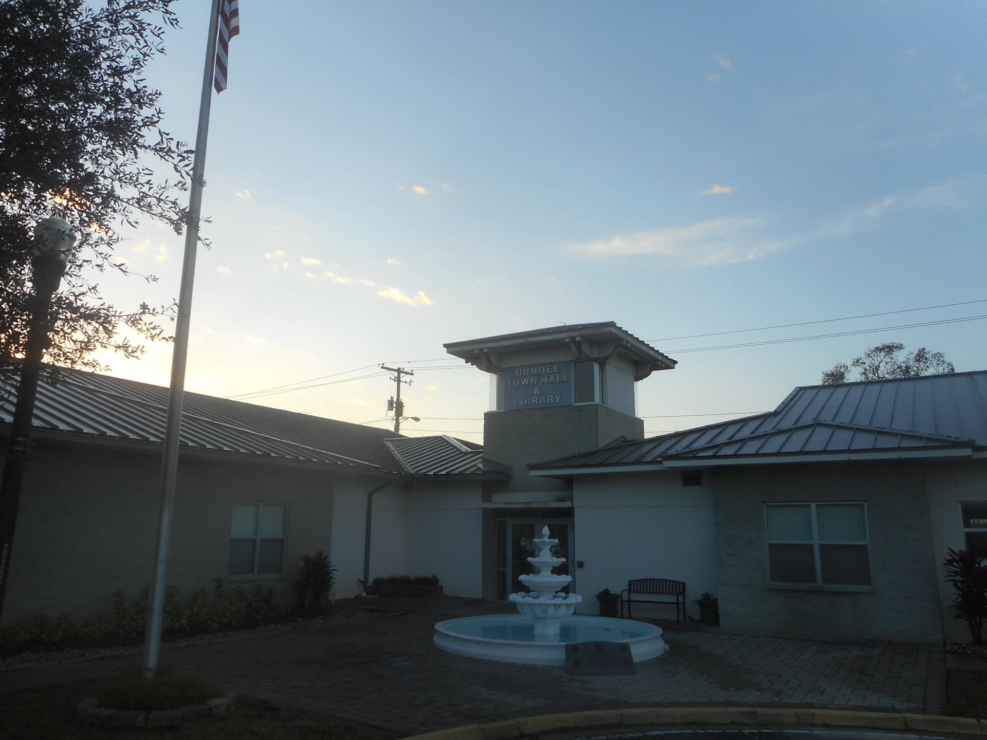 Town Hall and Library, Dundee, Florida