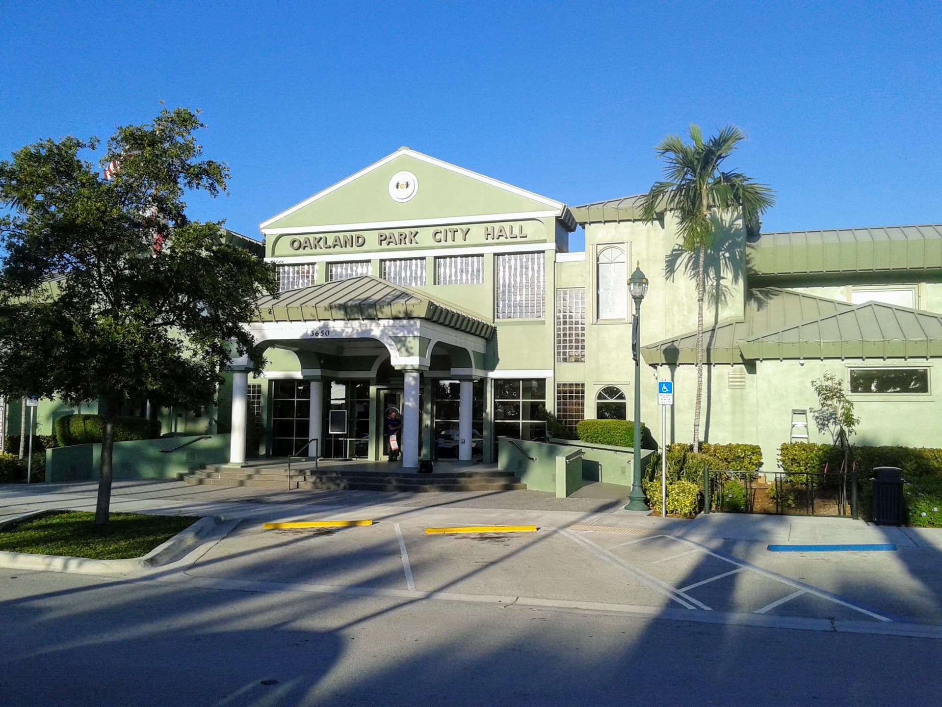 Oakland Park City Hall, Florida