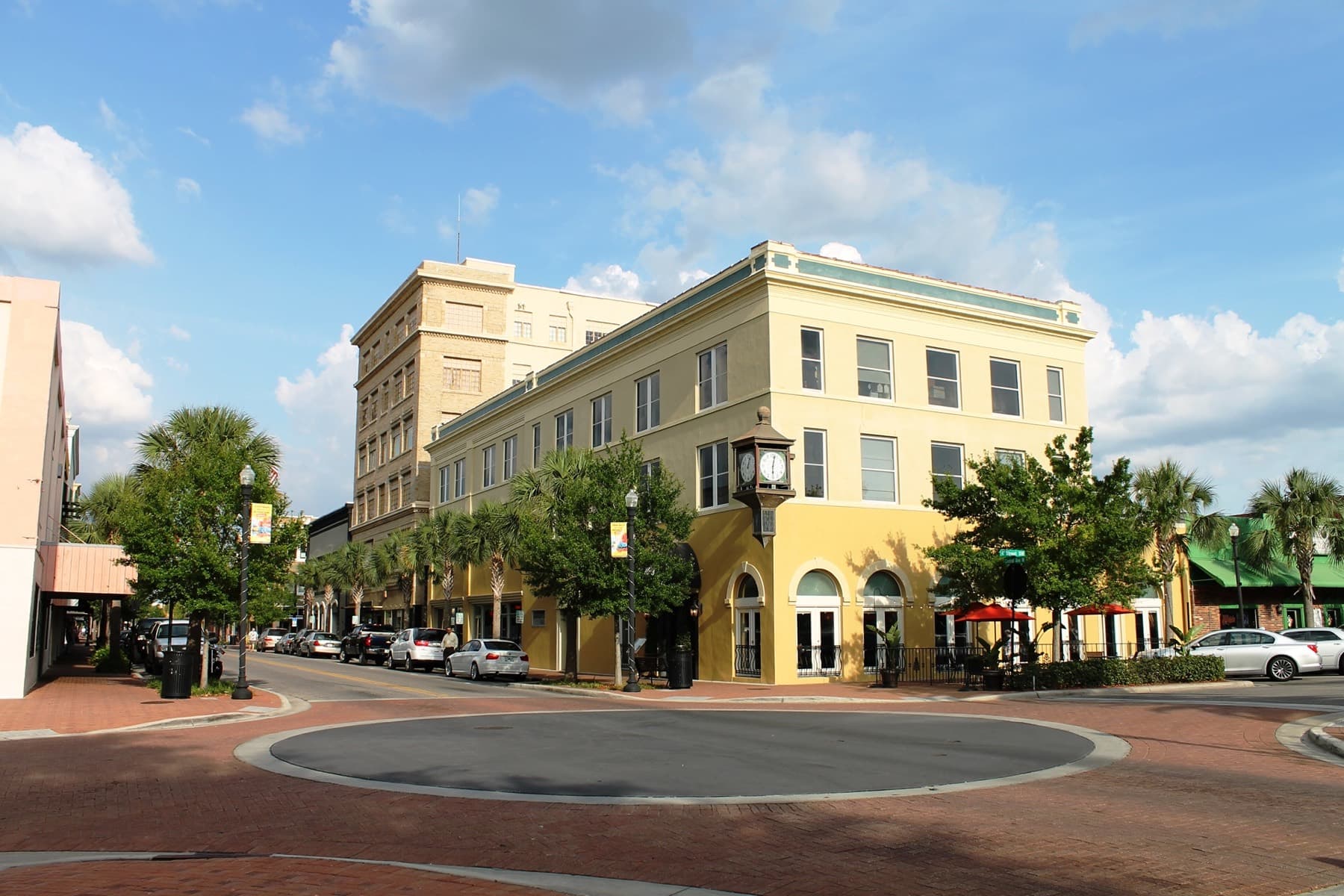Central Avenue in downtown Winter Haven, Florida