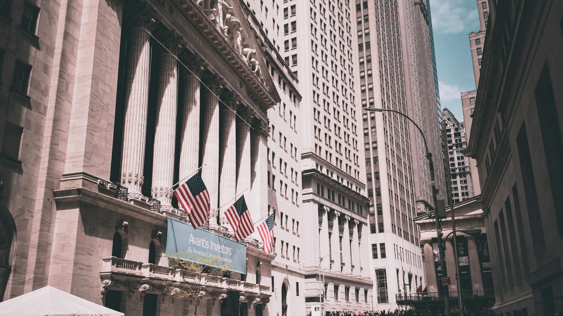 Landlords Defaulting on Mortgages: Wall Street Selloff Spikes 40% — What Investors Must Know | REOMind.ai
